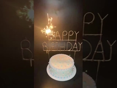 Gelukkige van het het Vuurwerk Koude Vuurwerk van Verjaardagssterretjes van de het Huwelijkspartij Koude Pyro het Vuurwerksterretjes