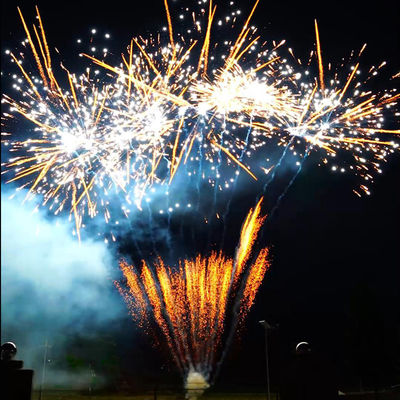 Het openlucht 100 Vuurwerk van de de Pyrotechniek Chinese Grote Cake van het Schotenfestival