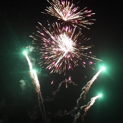 China 204 schoten op maat Nieuwjaar Pyrotechnische taart Consument Vuurwerk voor de viering