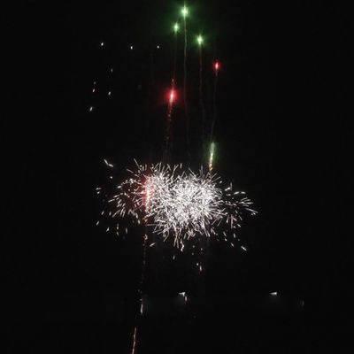 Fabriek Groothandel 100 Shots 0,4 inch Plastic Tube Cake Fireworks Kerstmis Big Cake Fireworks